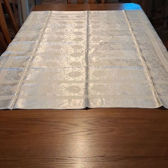 Elegant vintage White damask floral Tablecloth measures by 66" X 55" - Picture 2 of 8